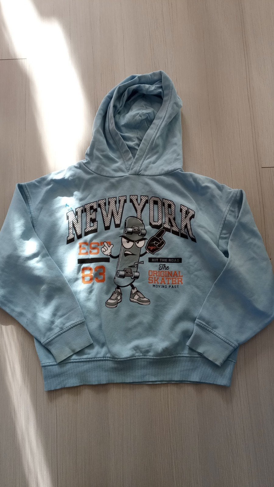 C&A Jongens hoodie lichtblauw met skateboard print, Gebruikt, C&A, Trui of Vest, Ophalen of Verzenden