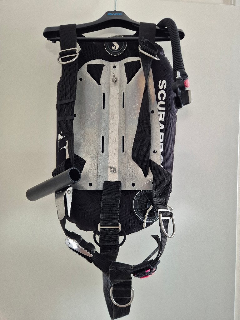 Scubapro Tec 30 Wing Alu Backplate + Single Tank Adaptor, Watersport en Boten, Ophalen of Verzenden, Zo goed als nieuw, Trimvest of Wing