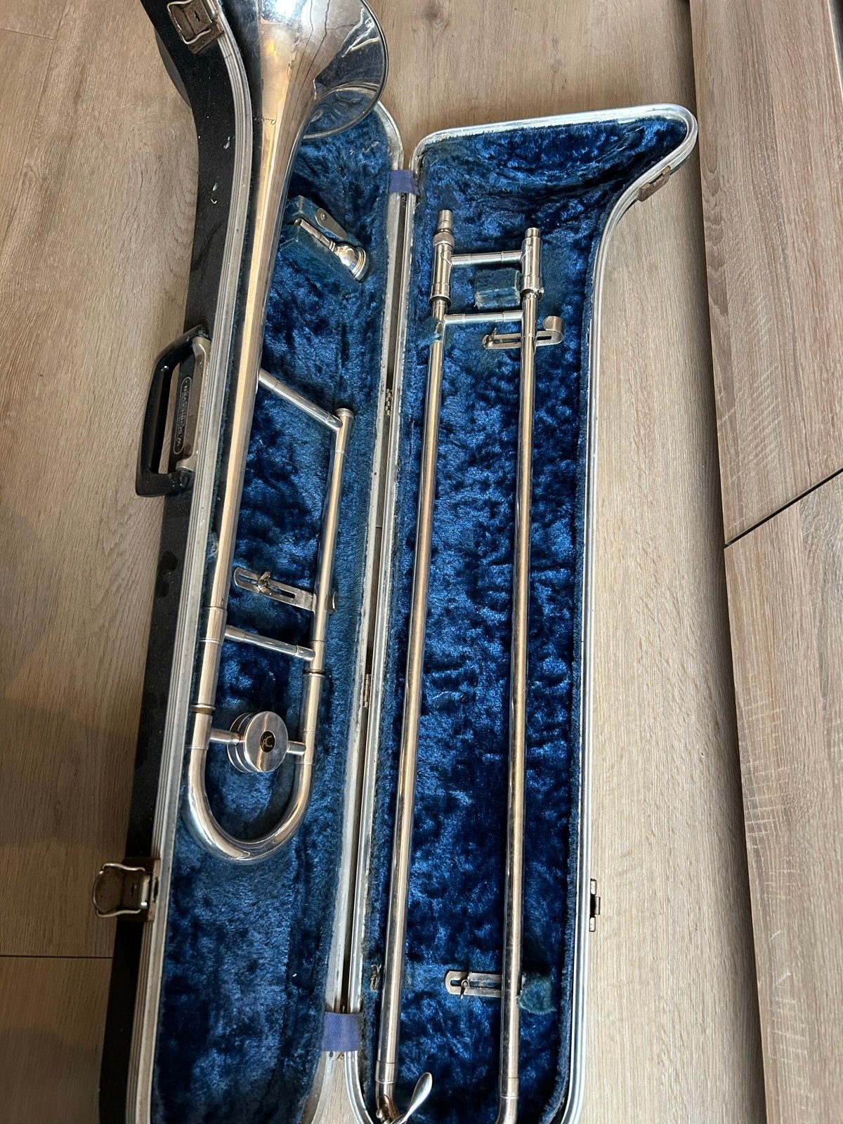 Antoine Courtois Paris Trombone met Koffer, Muziek en Instrumenten, Ophalen, Gebruikt, Tenor, Met koffer