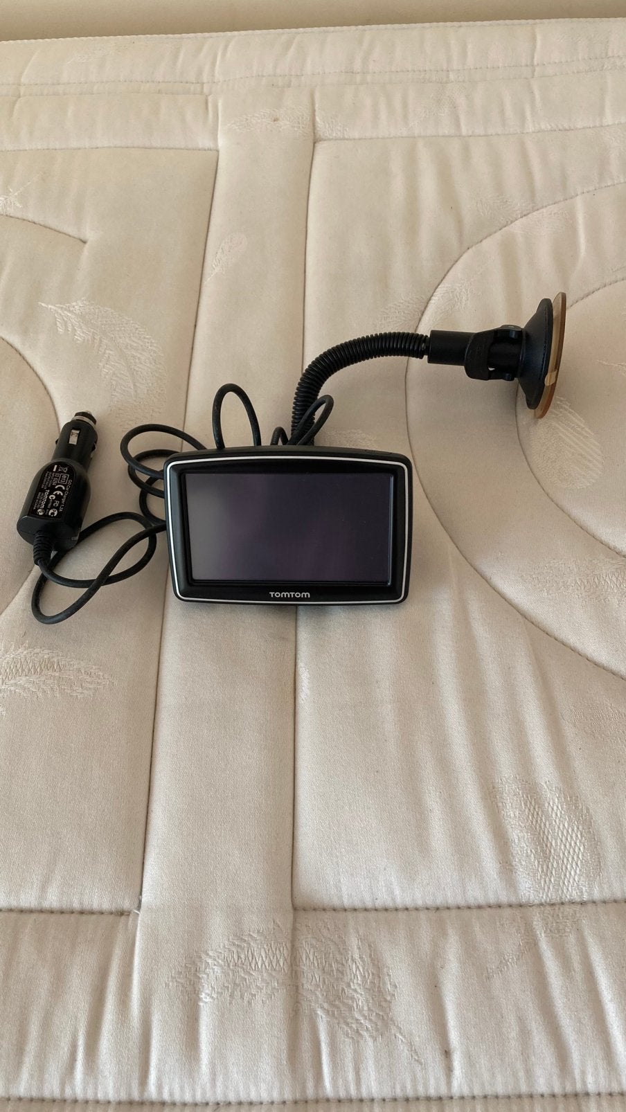 TomTom XL Navigatiesysteem Compleet met autolader & houder, Auto diversen, Ophalen of Verzenden, Zo goed als nieuw