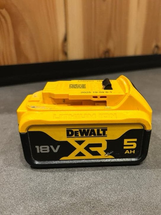 Dewalt 18V 5A accu uit 2025, Ophalen of Verzenden, Gebruikt