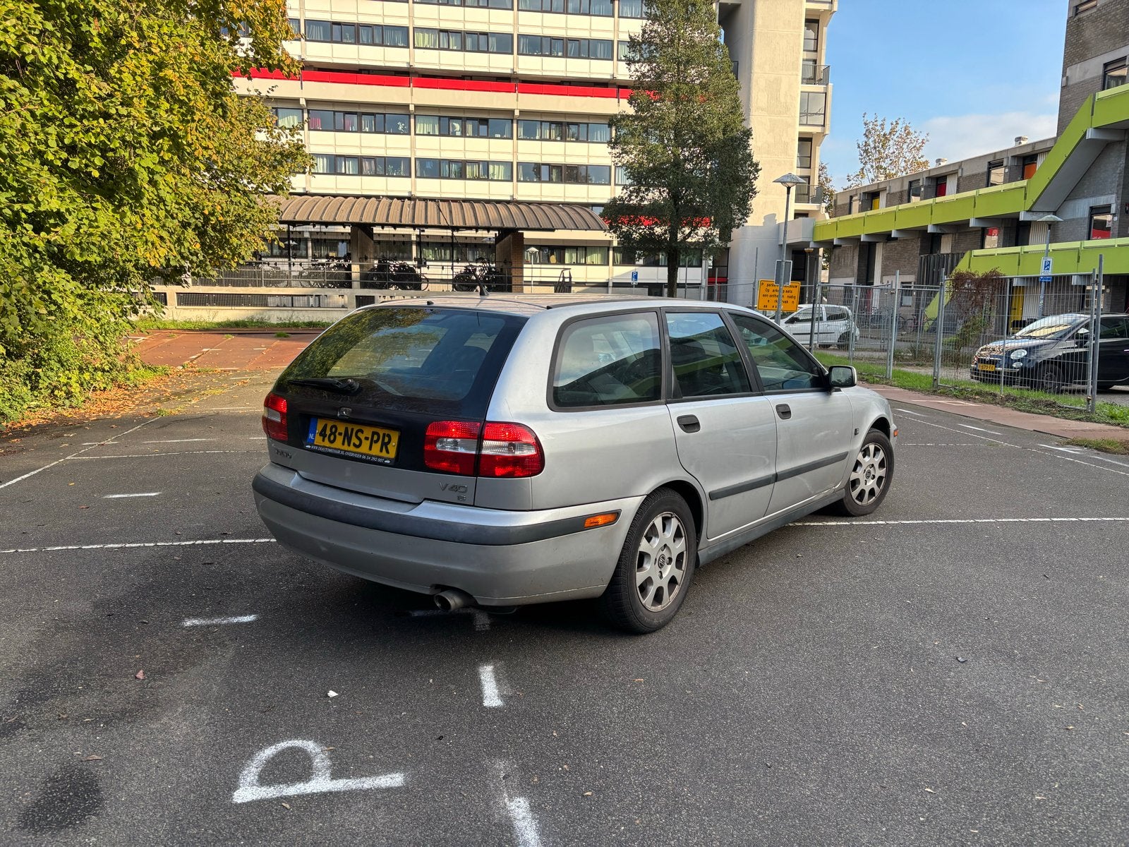 Volvo V40 1.6 I 16V 2004 Grijs, 4 cilinders, Handgeschakeld, 1587 cc, 66 €/maand