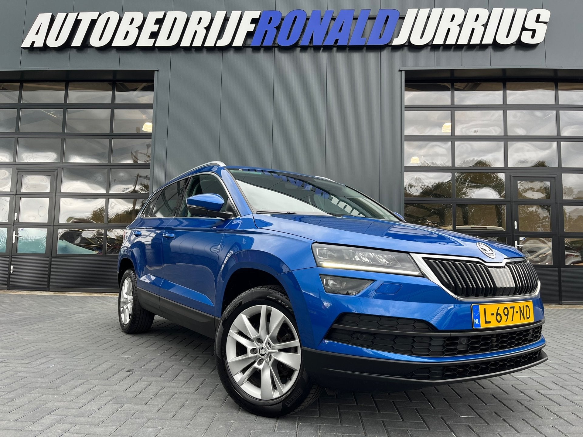 Skoda Karoq 1.5 TSI ACT Business Edition Plus NLAuto/Trekhaa, Auto's, Stof, Blauw, Bedrijf, 19 km/l
