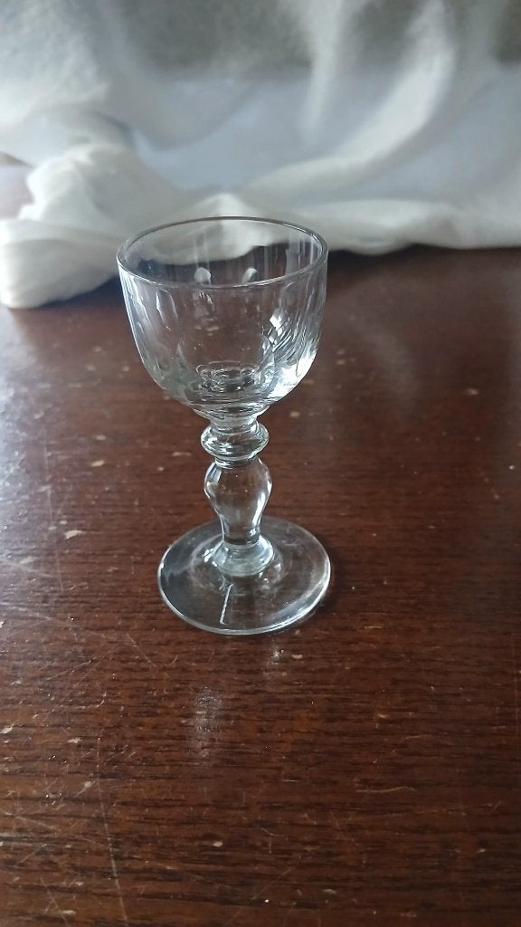 Likeur glaasje van mangaanglas, Verzamelen, Glas en Borrelglaasjes, Ophalen of Verzenden, Zo goed als nieuw, Overige typen