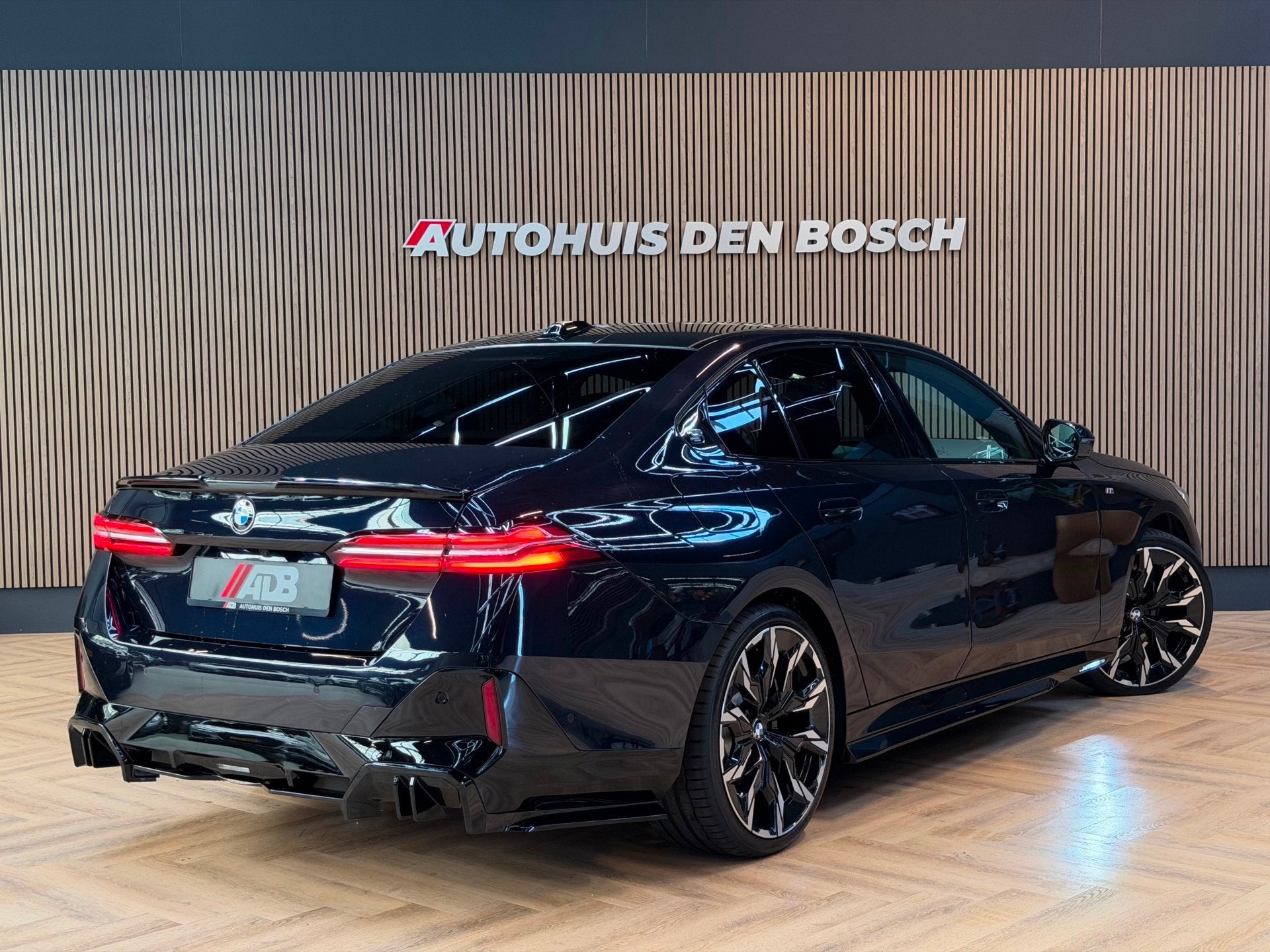 BMW 5-serie 520i M Sport Pro - Pano - Keyles - HeadUp, Auto's, BMW, Automaat, 1998 cc, Achterwielaandrijving, Gebruikt