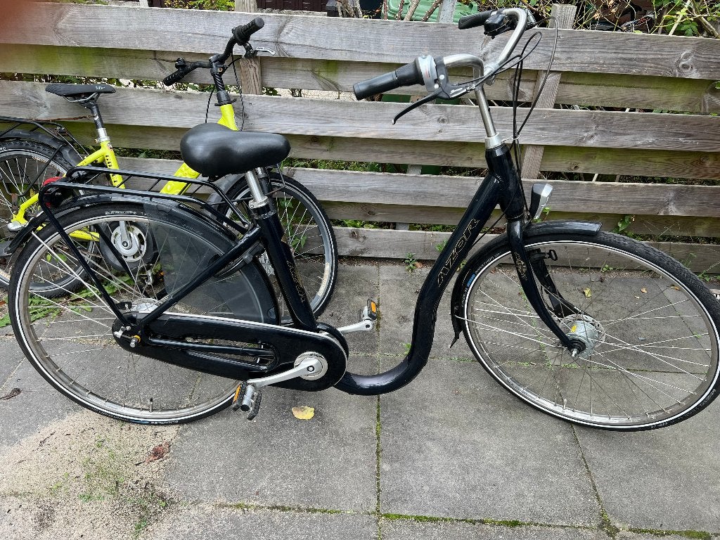 Azor Damesfiets met lage instap, (Extra) lage instap, 47 tot 50 cm, Zo goed als nieuw, Trommelrem
