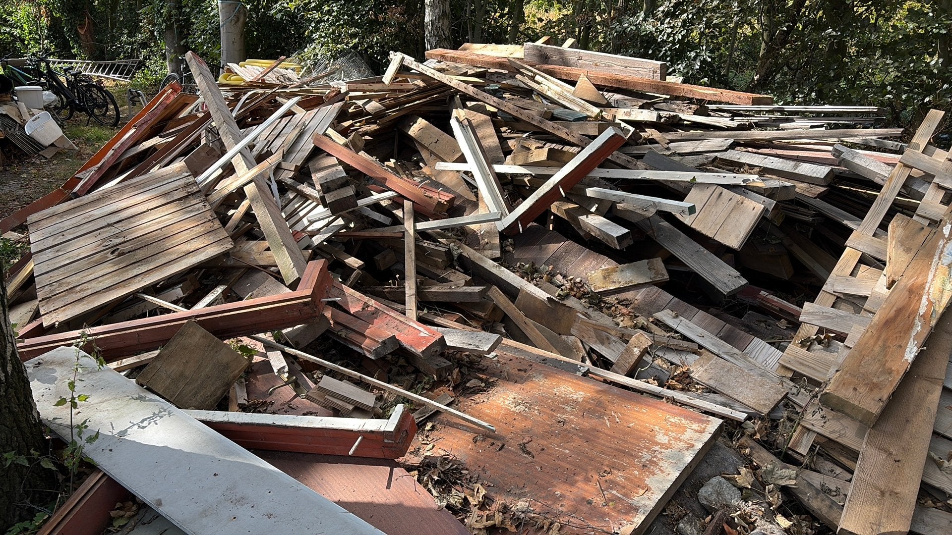 GRATIS: Diverse partij gebruikt hout en pallets, Doe-het-zelf en Verbouw, Ophalen, Gebruikt, Grenen, Balk