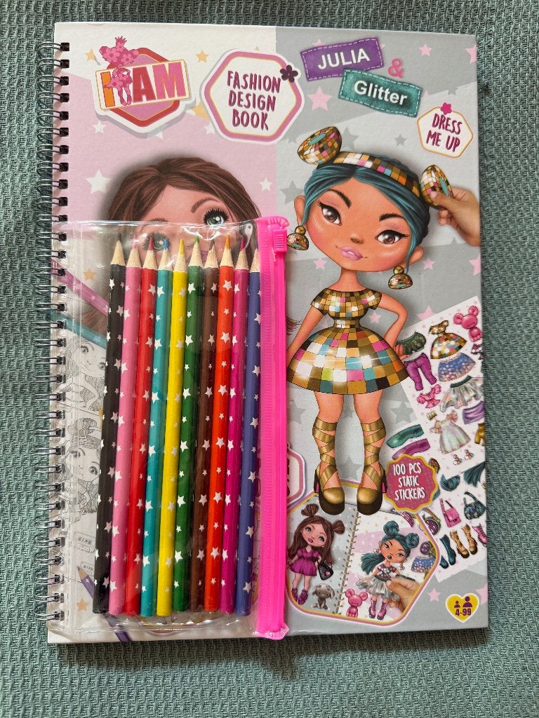 Knutselboek I am julia aankleedpop kleurboek, Hobby en Vrije tijd, Ophalen of Verzenden, Nieuw, Overige typen