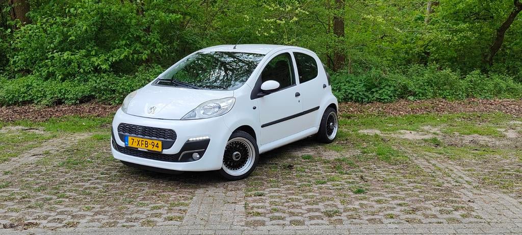 Peugeot 107 1.0 12V 5DR 2013 Wit, Voorwielaandrijving, Stof, Zwart, 4 stoelen