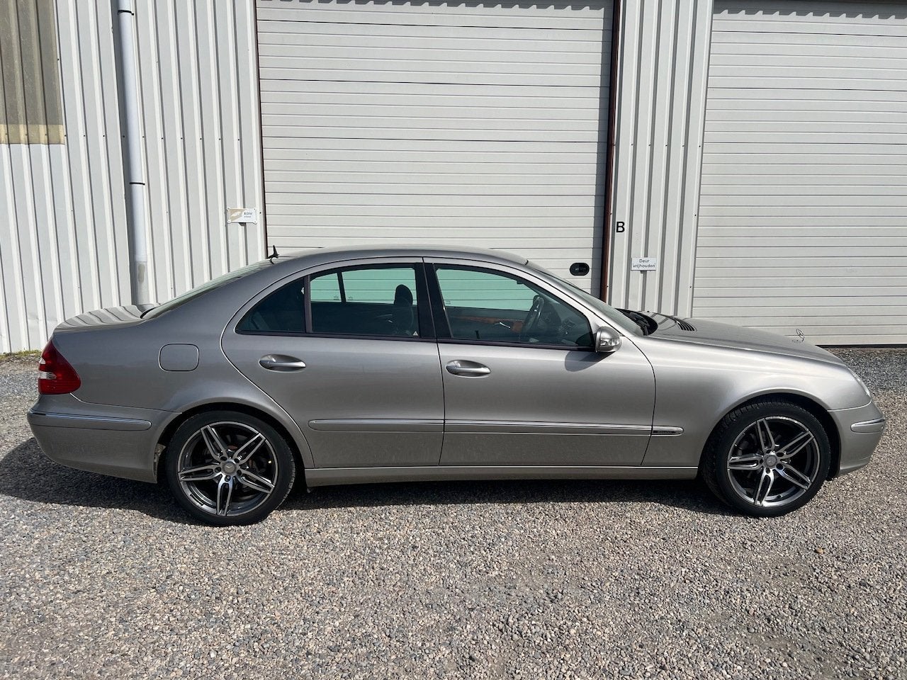 Mercedes-Benz E-klasse 200 K. Elegance AUTOMAAT.CLIMA.NAP.ZG, Auto's, Automaat, Gebruikt, 4 cilinders, 1505 kg