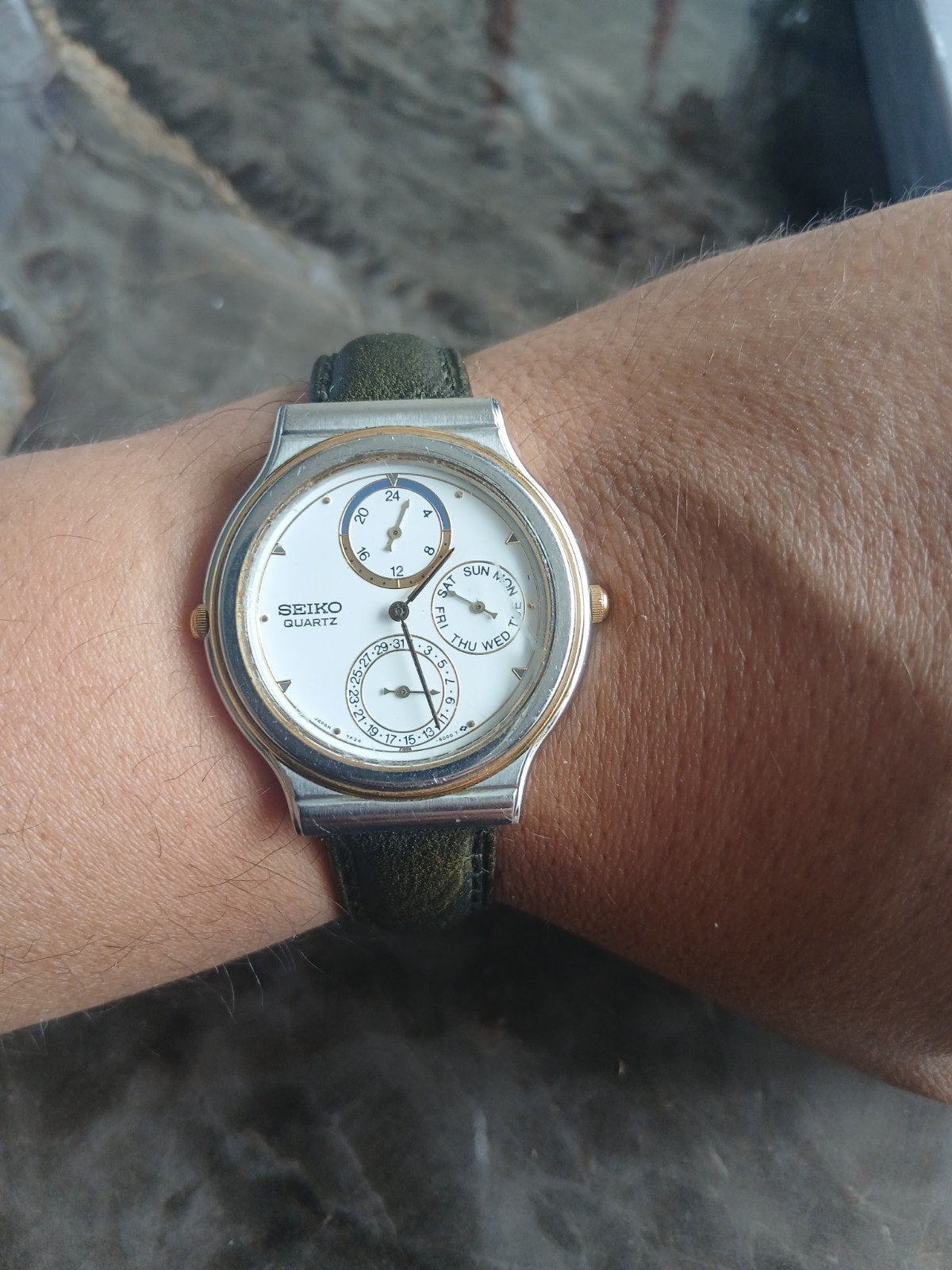 Seiko Quartz Polshorloge met Dag- en Datumweergave, Sieraden, Tassen en Uiterlijk, Horloges | Antiek, Seiko, Staal, Polshorloge