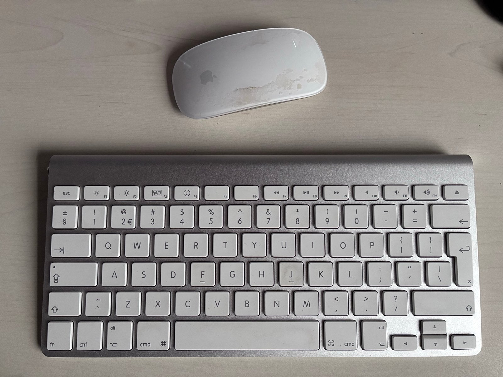 Apple draadloos toetsenbord A1314 en gratis Magic Mouse, Gebruikt, Toetsenbord en muis-set, Ophalen of Verzenden, Draadloos