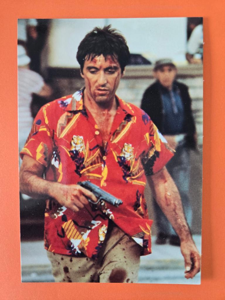 Al Pacino as Tony Montana from Scarface / Vintage Postcard, Verzamelen, Ophalen of Verzenden, Zo goed als nieuw