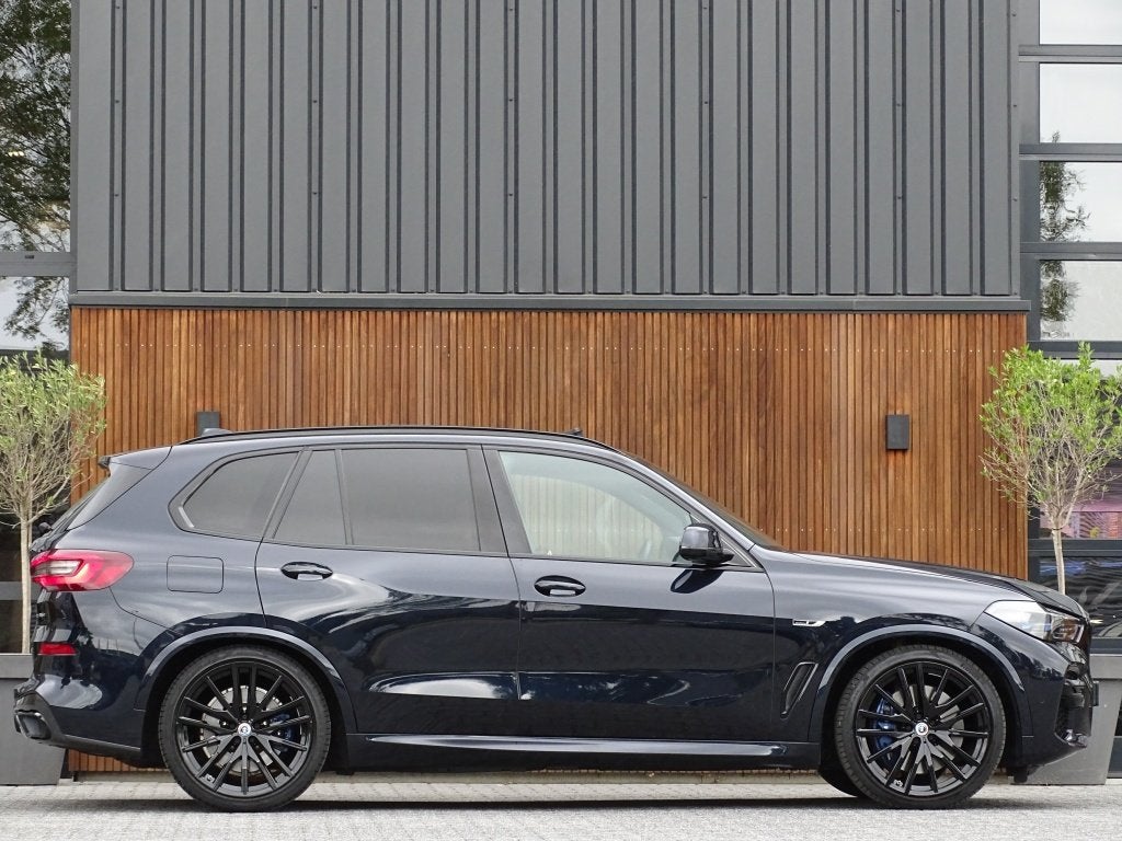 BMW X5 45e 394PK M-Sport / Laser / 2022 / BTW / trekhaak / p, Gebruikt, 394 pk, Adaptive Cruise Control, Zwart