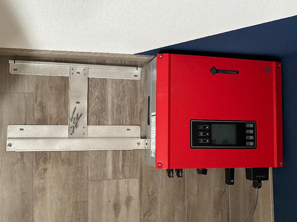 Goodwe omvormer voor zonnepanelen 8k, Ophalen of Verzenden, Zo goed als nieuw, Overige typen, 200 wattpiek of meer