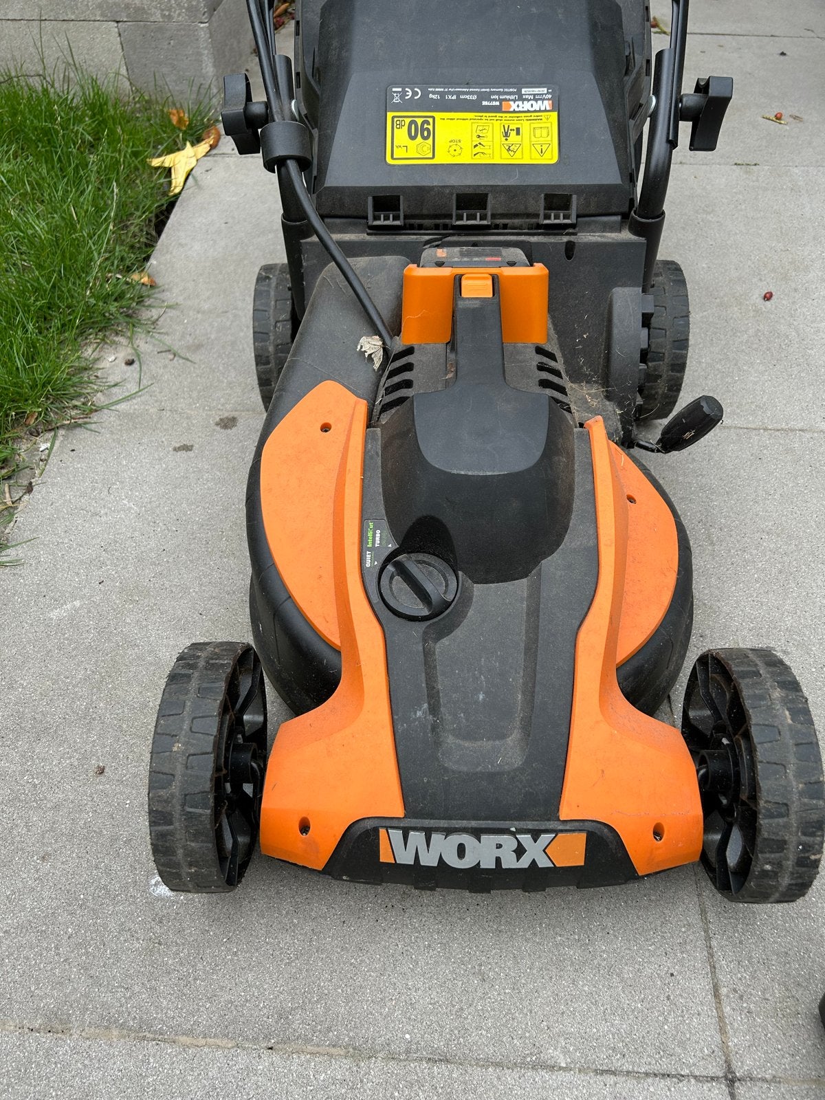 Worx Accu Grasmaaier - Perfect voor kleine tuinen, Ophalen, Cirkelmaaier, Gebruikt, Accu-grasmaaier
