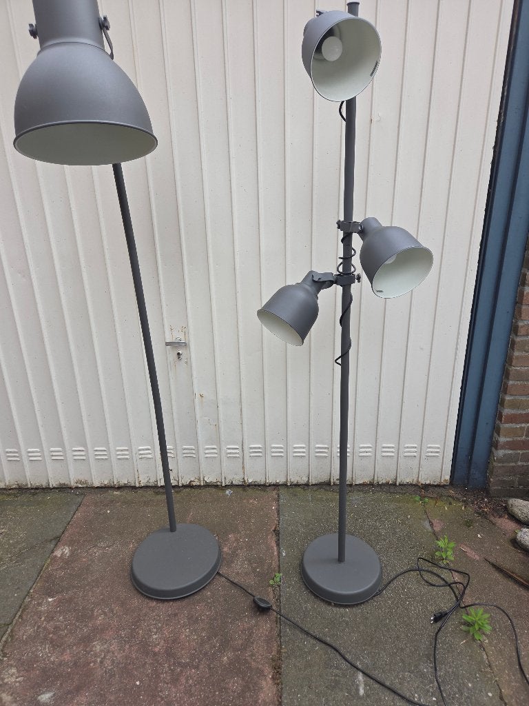 2x staande lamp, Huis en Inrichting, Lampen | Vloerlampen, Ophalen, Zo goed als nieuw, Metaal, 150 tot 200 cm