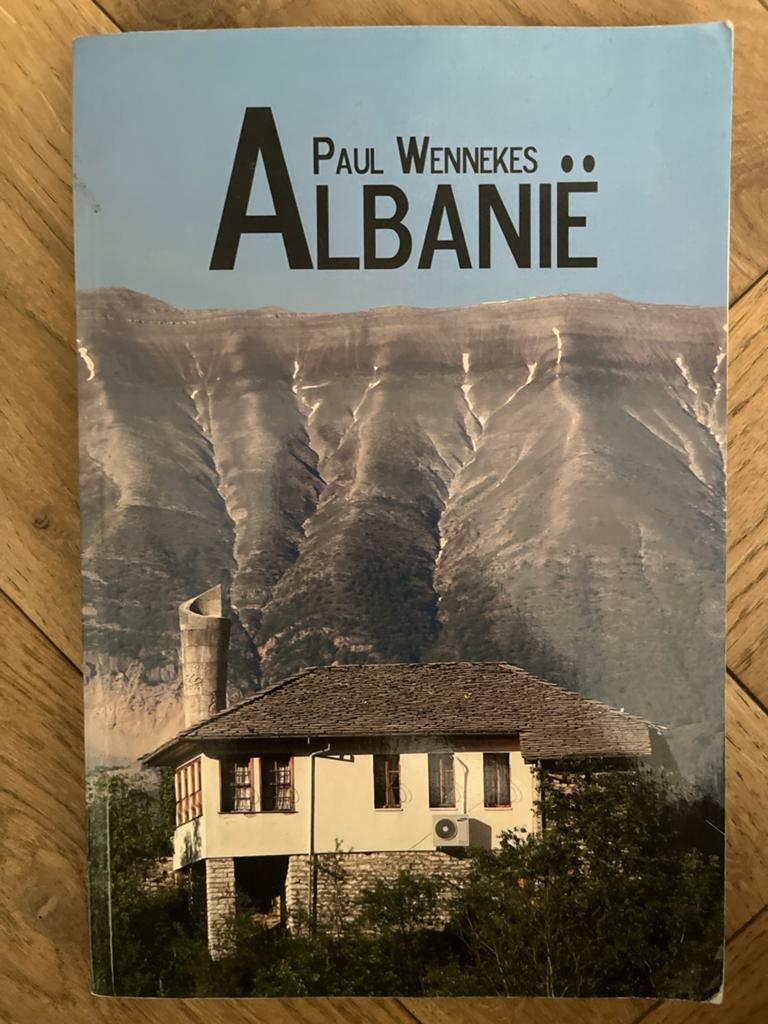 Paul Wennekes - Albanië Reisgids, Overige merken, Europa, Ophalen of Verzenden, Zo goed als nieuw