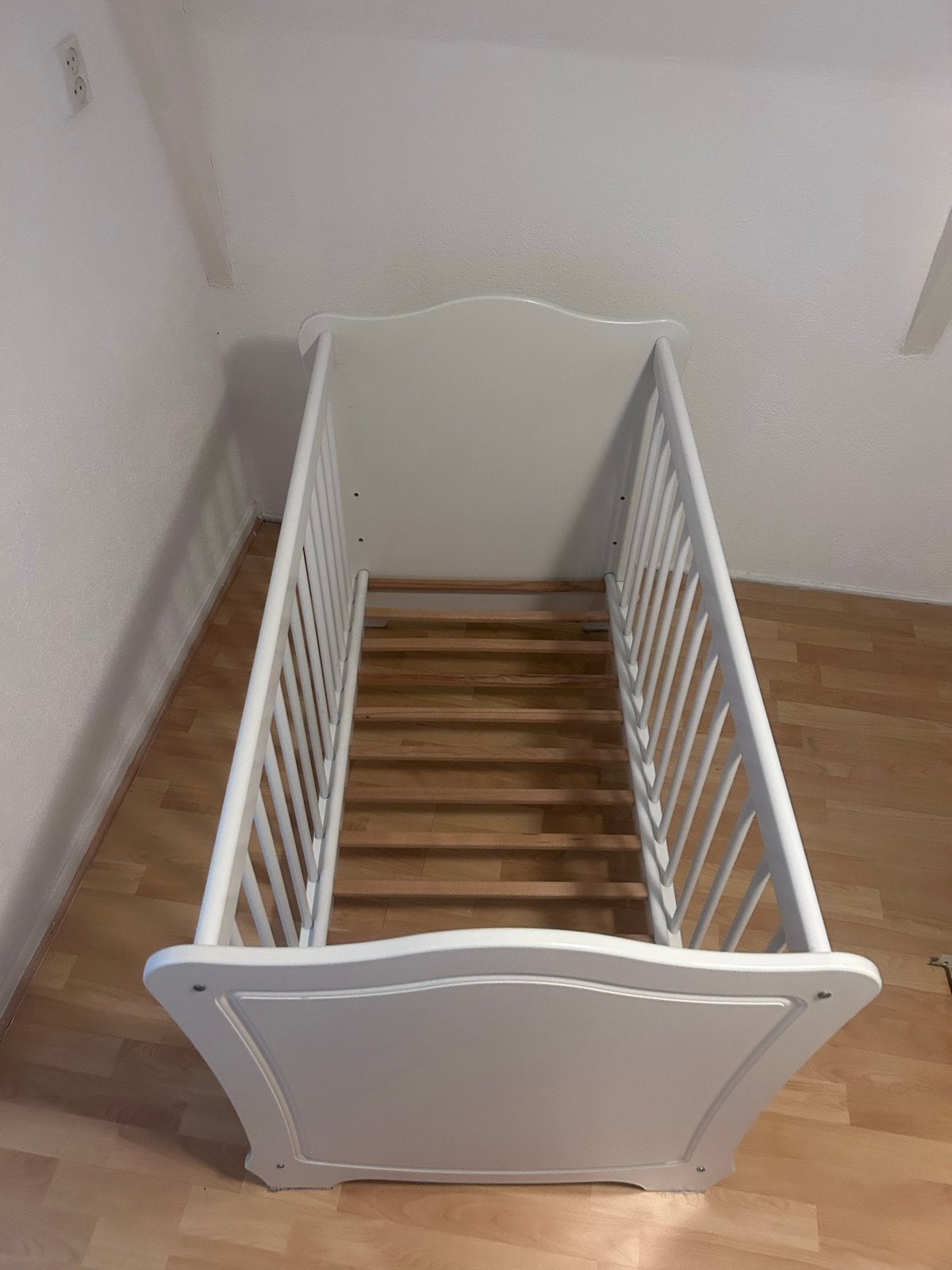 Wit babybed / ledikant (Gedemonteerd), Ophalen, Zo goed als nieuw, Ledikant