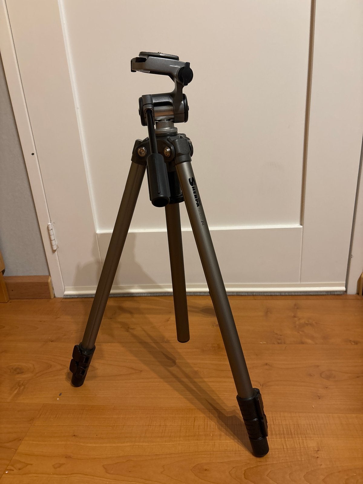 Velbon Sherpa 200R Statief, Velbon, Snelkoppelingsplaat, Zo goed als nieuw, 125 tot 150 cm