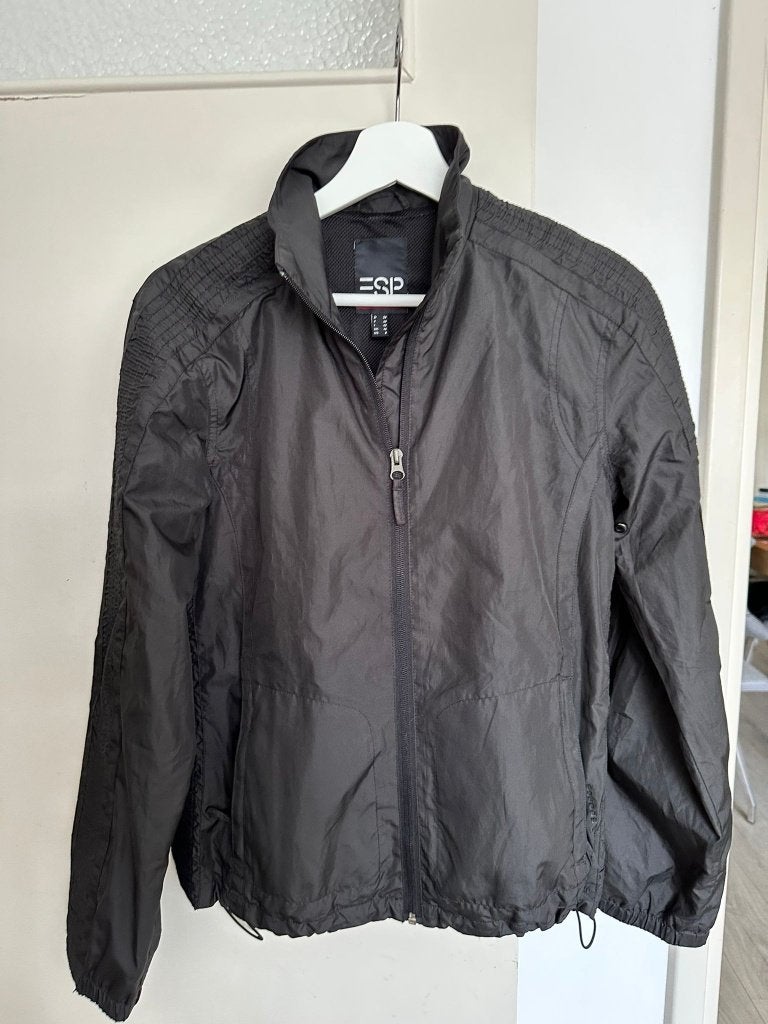 Mooi Esprit sport Jack maat 38, Kleding | Dames, Sportkleding, Zo goed als nieuw, Overige typen, Maat 38/40 (M), Zwart, Ophalen of Verzenden