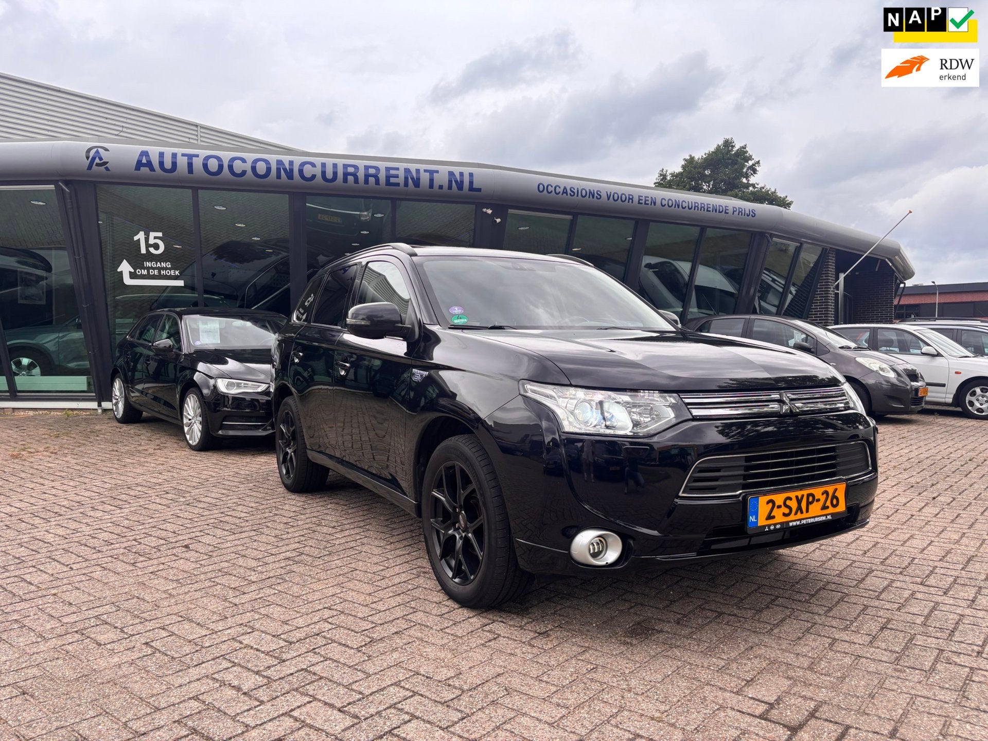Mitsubishi Outlander 2.0 PHEV Instyle, Carplay, Leder, Dakje, Auto's, Mitsubishi, Stoelverwarming, 4 cilinders, Zwart, Vierwielaandrijving