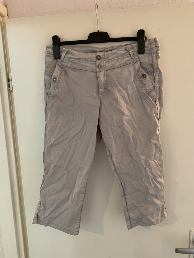 Grijze capri van Dreamstar. Maat XL, Kleding | Dames, Broeken en Pantalons, Dreamstar, Maat 46/48 (XL) of groter, Ophalen of Verzenden