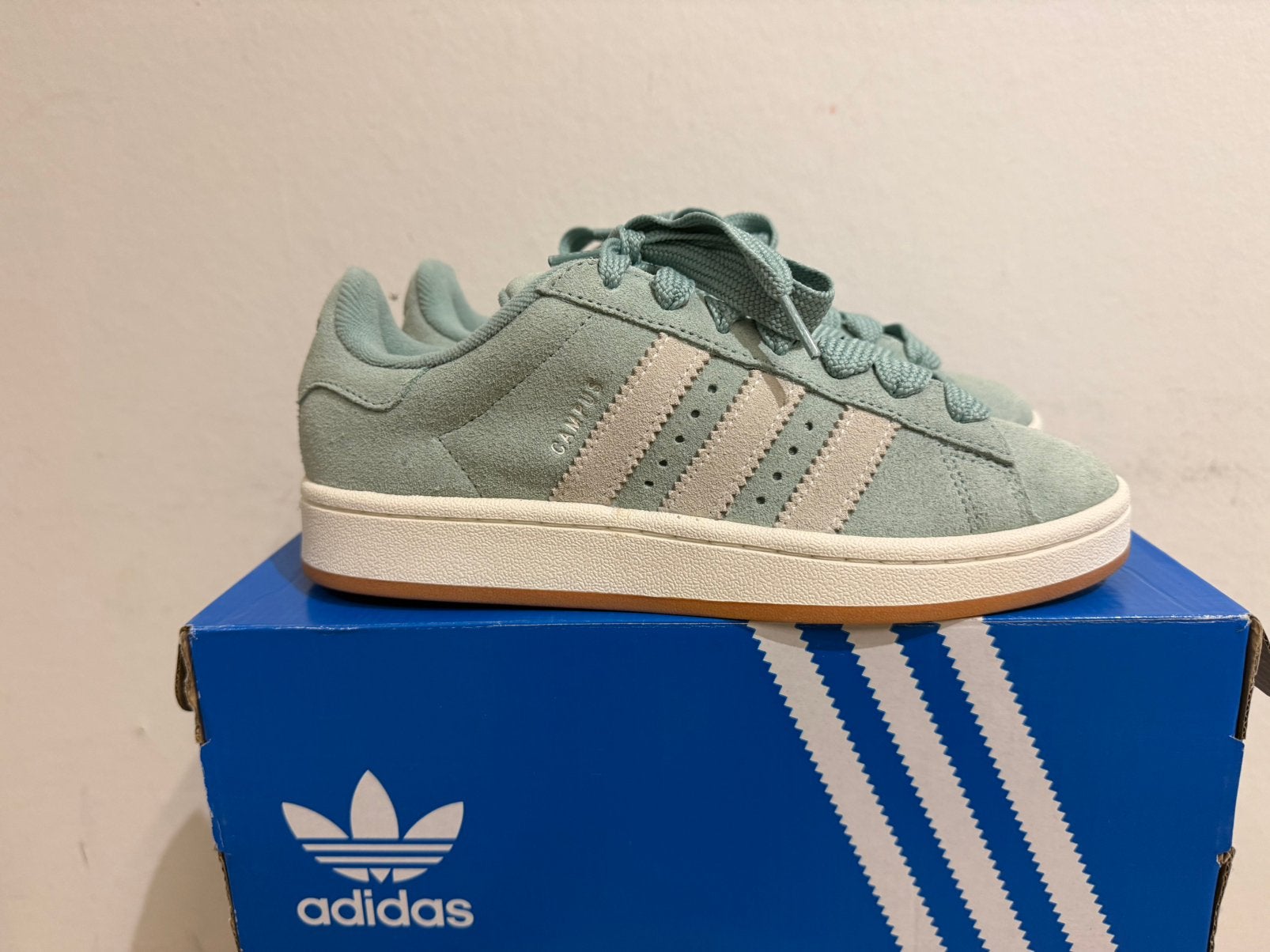 Te koop nieuwe Adidas Campus maat 38 2/3, Kleding | Dames, Schoenen, Postlaan 3, Ophalen of Verzenden, Sneakers of Gympen, Zo goed als nieuw
