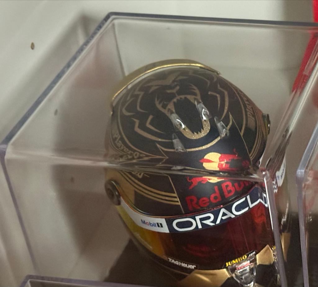 Max Verstappen World Champion Helm 1:4 nieuw!, Overige merken, Nieuw, Ophalen of Verzenden, Groter dan 1:32