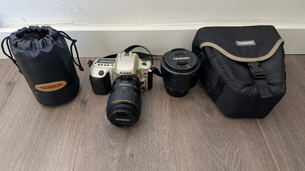 Nikon F50, 2 Tamron lenzen + 2 tassen – complete analoge set, Audio, Tv en Foto, Ophalen of Verzenden, Gebruikt, Tamron, Telelens