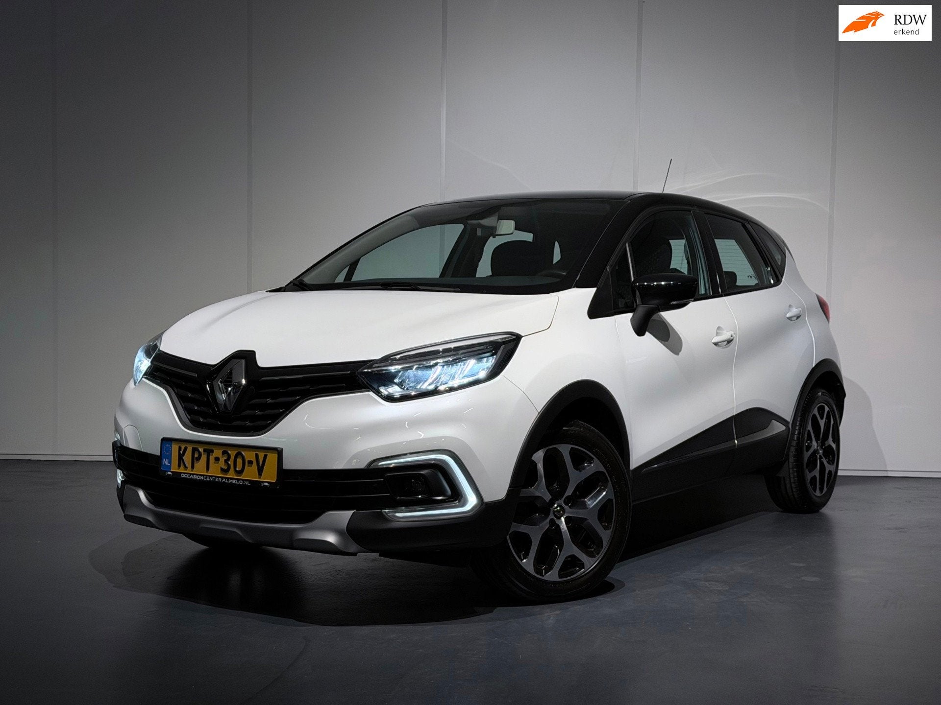 Renault Captur 1.2 TCe Limited AUT /Clima/Cruise/PDC+Cam/NAV, Stof, Gebruikt, 4 cilinders, 635 kg