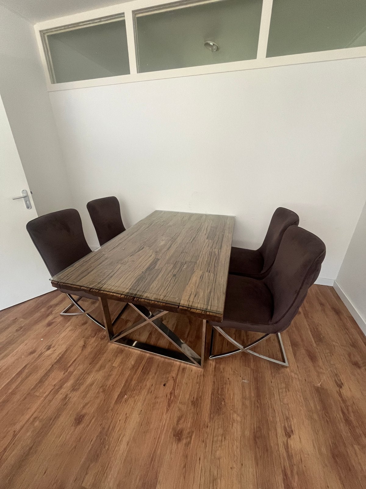 Eettafel met 4 stoelen - Nieuw prijs 1300,- eu - 1 jaar oud, Huis en Inrichting, Tafels | Eettafels, Ophalen, 50 tot 100 cm, Zo goed als nieuw