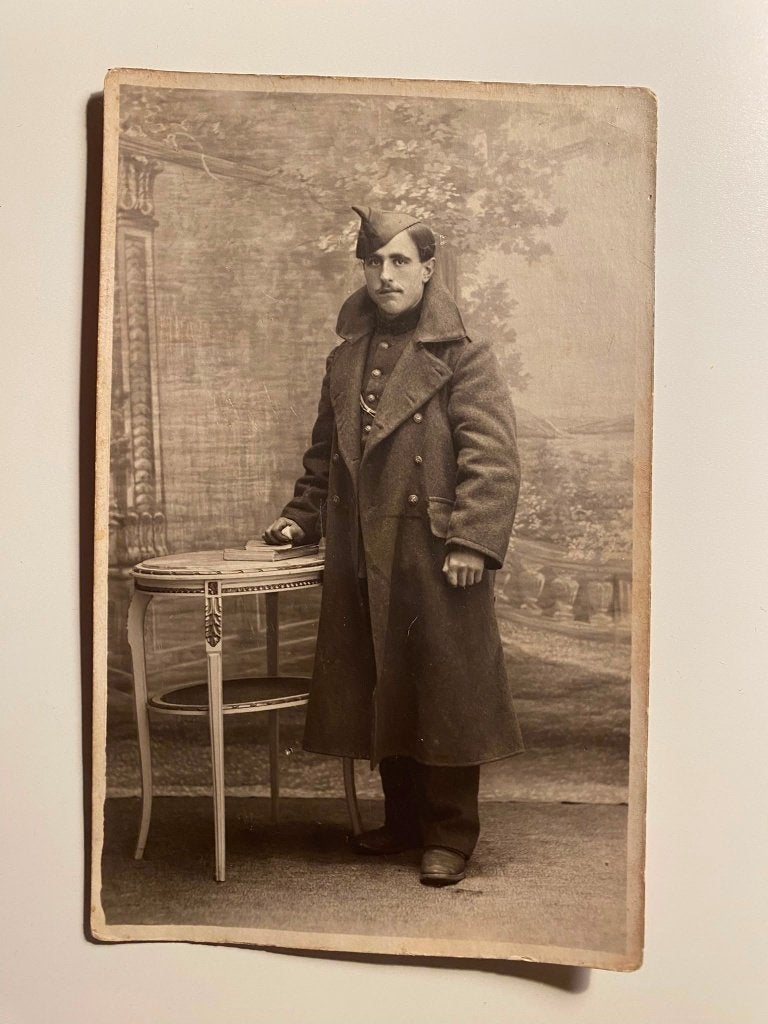 WO1 Foto – Franse Soldaat in Mantel & Veldmuts (WW1 / 1914, Ophalen of Verzenden, Nederland, Foto of Poster
