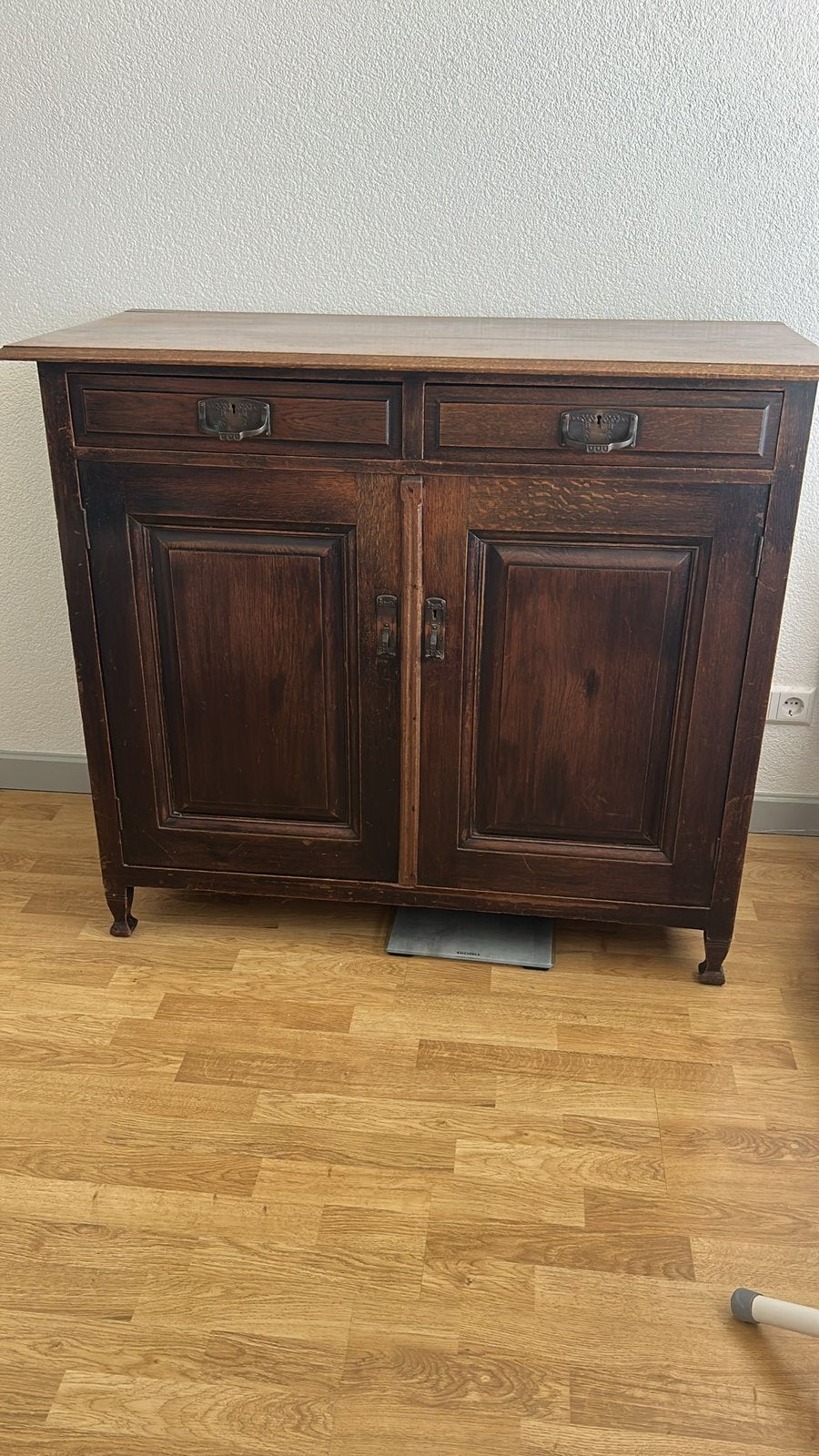 Antiek kastje met 2 laden en 2 deuren waarachter legplank, Huis en Inrichting, Kasten | Dressoirs, Ophalen, Gebruikt, Eikenhout