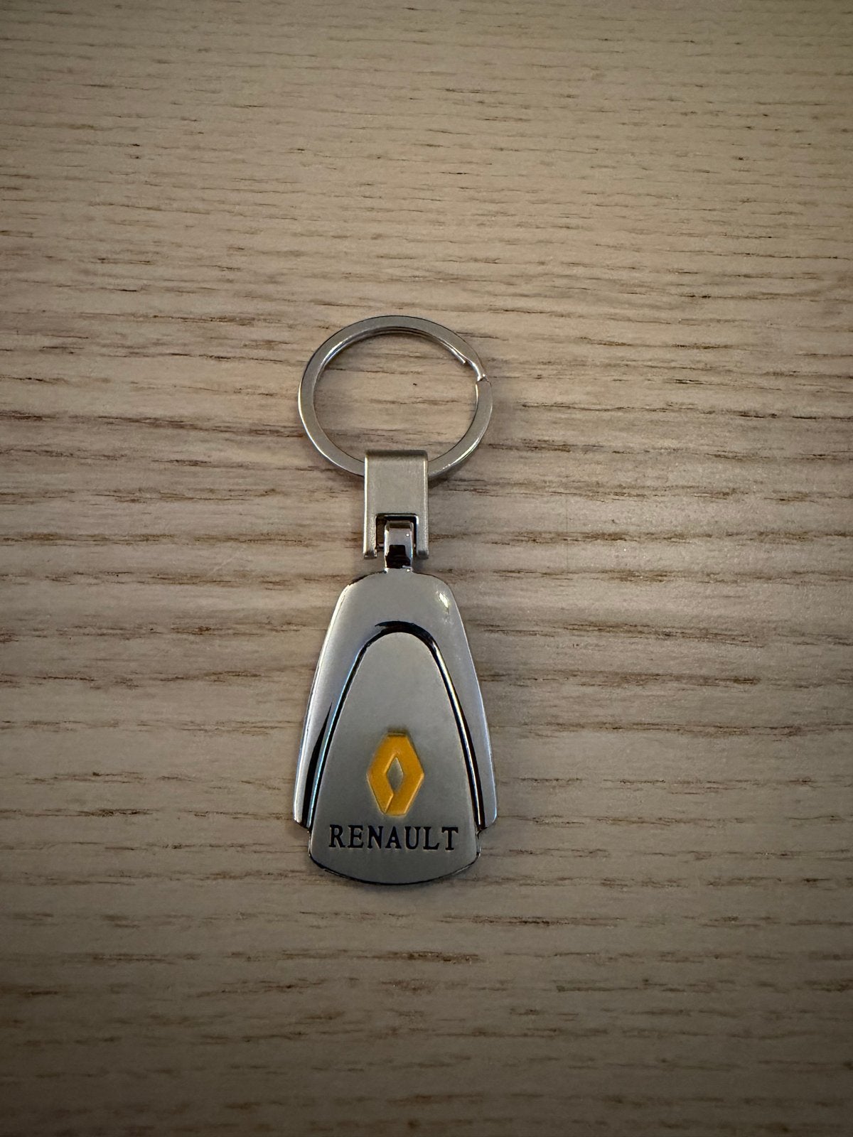 Stijlvolle Renault Sleutelhanger - Zilverkleurig met Logo, Ophalen of Verzenden, Nieuw, Merk
