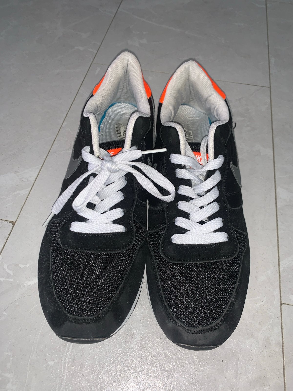 Nike Internationalist sneakers - Zwart/Oranje, Kleding | Dames, Ophalen of Verzenden, Gedragen, Zwart, Sneakers of Gympen