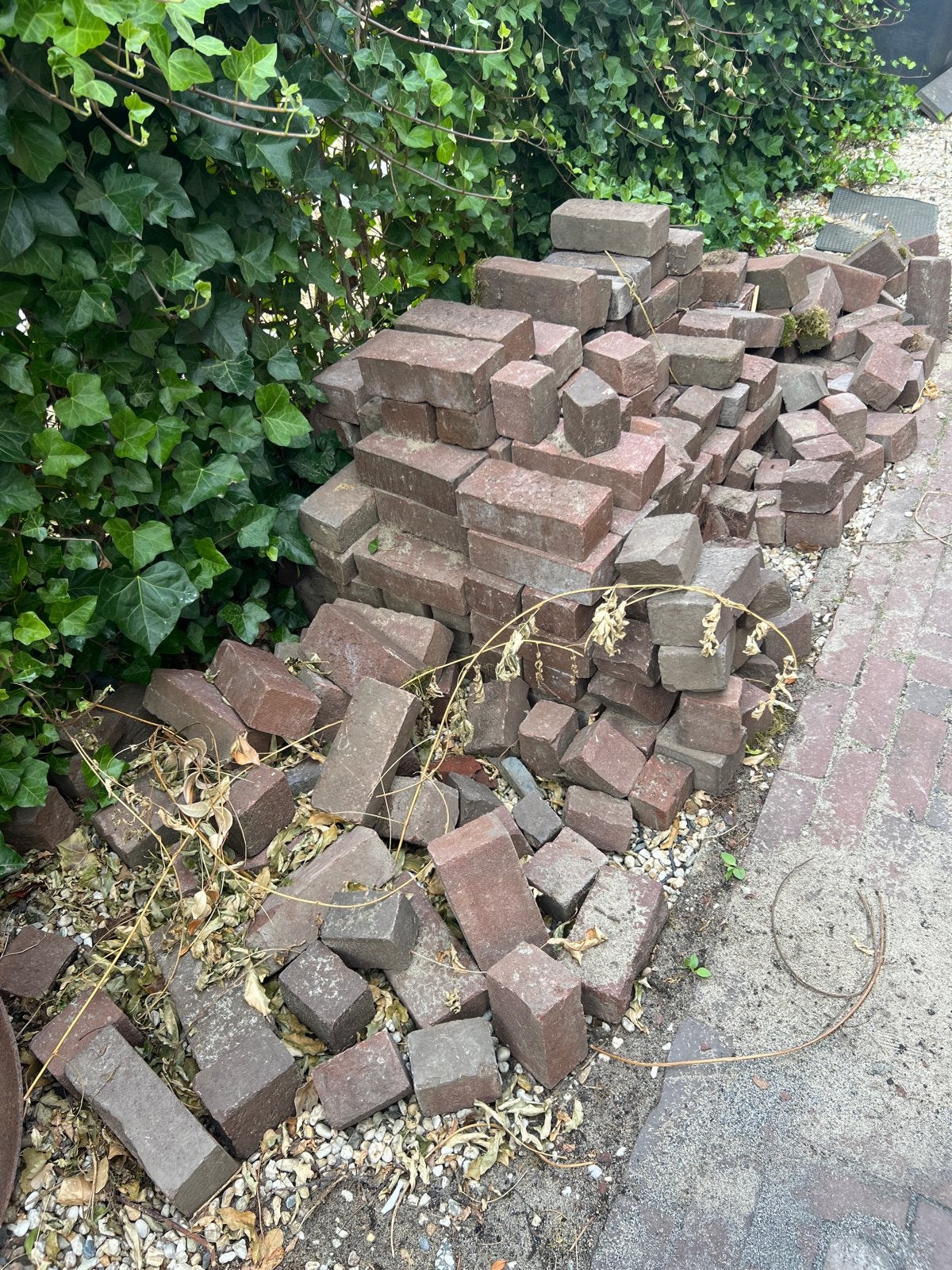 Restant bakstenen voor tuin of bestrating, Ophalen, Gebruikt, Bakstenen