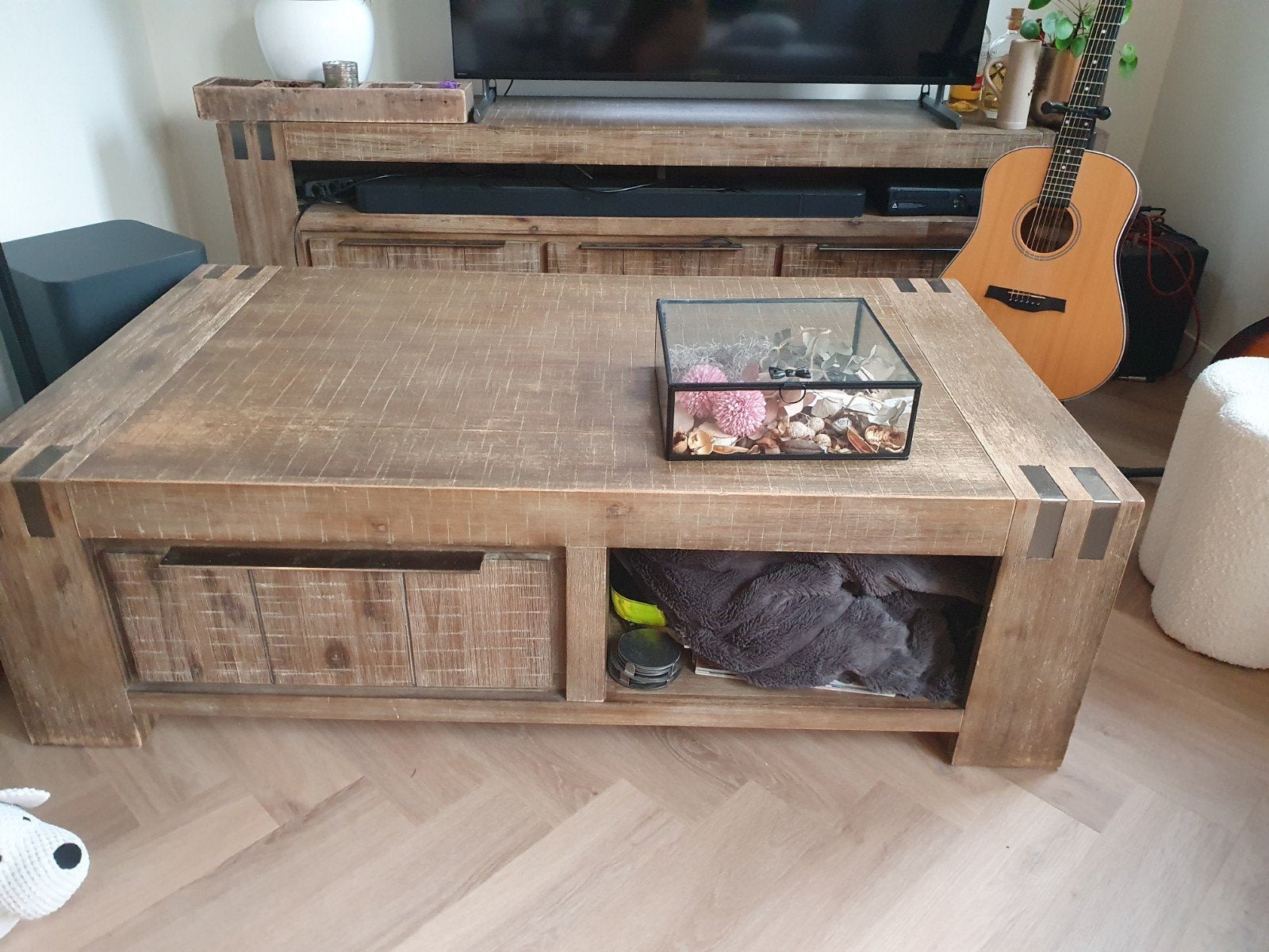 Robuuste houten salontafel met lade en opbergvak, Gebruikt, 100 tot 150 cm, 50 tot 100 cm, Rustiek, Industrieel