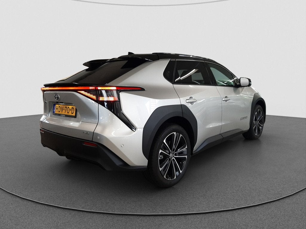 Toyota Bz4x Premium 4WD 71 kWh Panoramadak | BTW voertuig |, Auto's, Toyota, Automaat, 12 maanden, Gebruikt, 750 kg