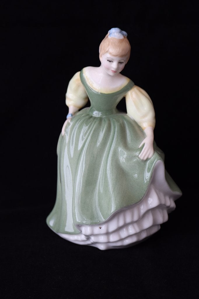 Vintage Royal Doulton Fair Maiden beeld 1966, Antiek en Kunst, Ophalen