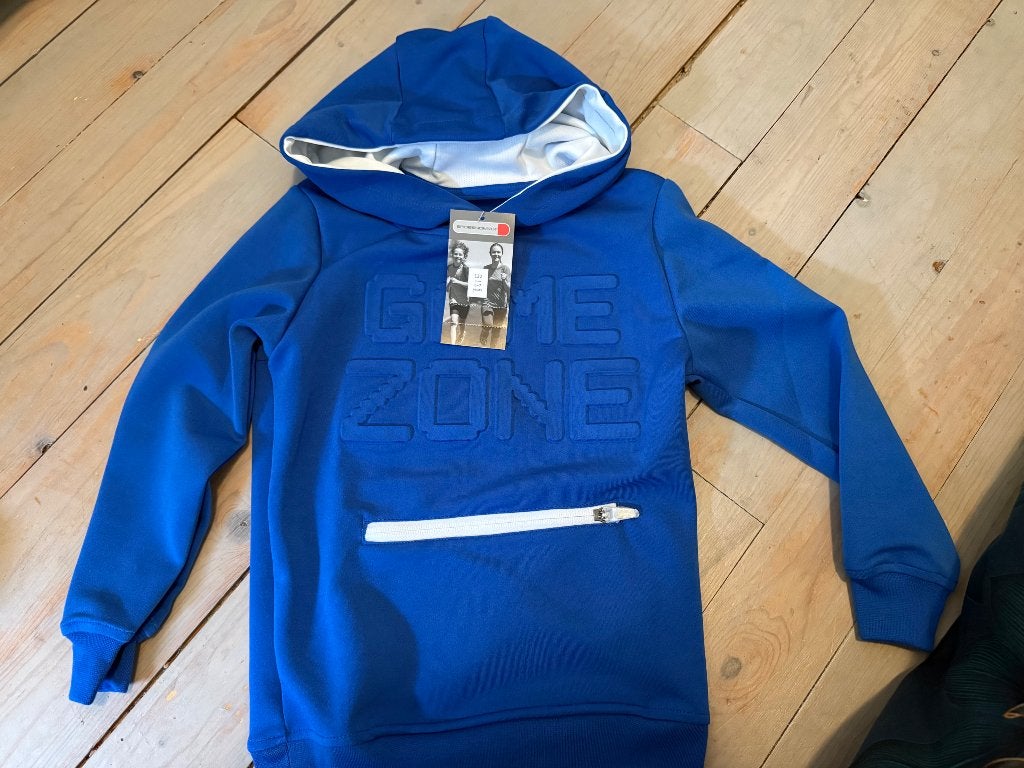Nieuw Jongens hoodie maat 122 en longsleeve maat 128, Takko en KIK, Nieuw, Ophalen of Verzenden, Shirt of Longsleeve