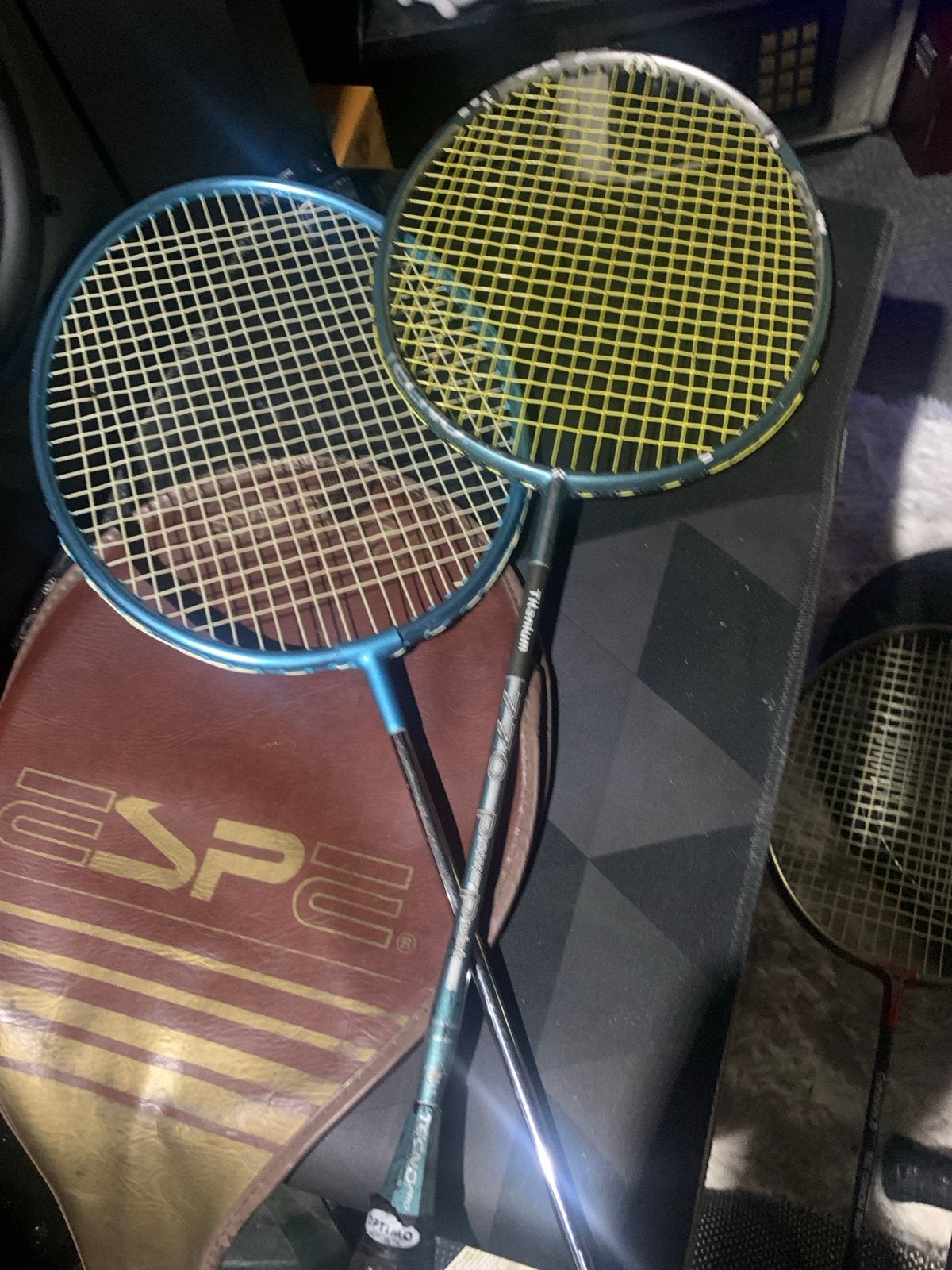 Badmintonrackets - Yonex en PRO KENNEX 770  TITANIUM, Ophalen of Verzenden, Zo goed als nieuw, Racket(s)