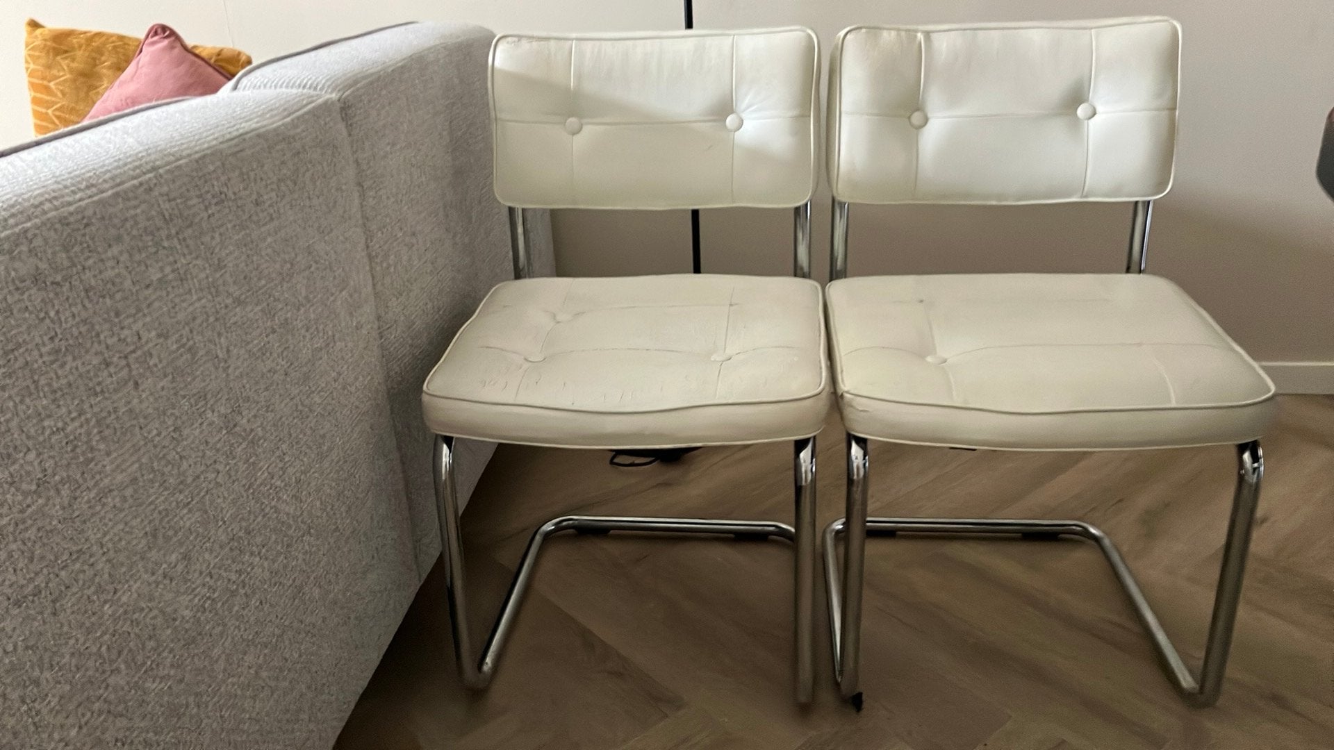Gratis Set van 2 Witte Buisframe Stoelen - Vintage Design, Huis en Inrichting, Stoelen, Ophalen, Gebruikt, Twee, Wit