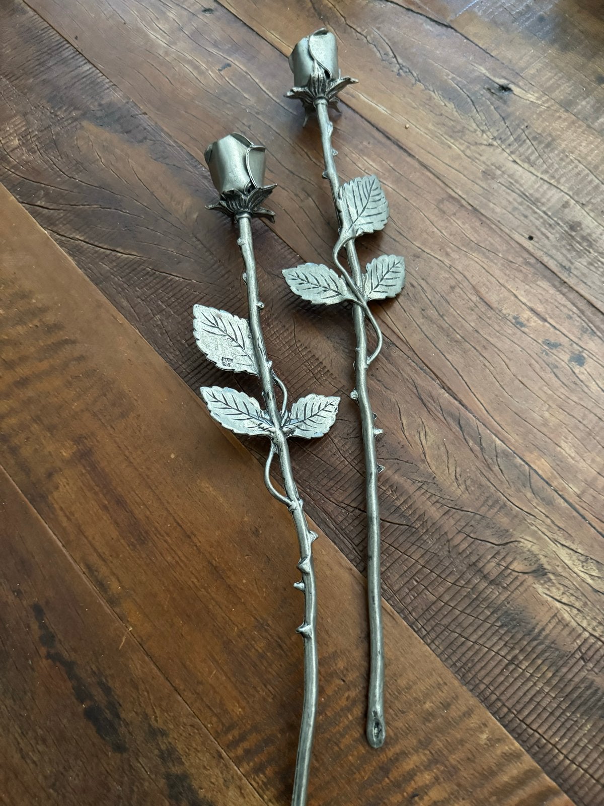 Set van 2 tinnen rozen - decoratieve bloemen, Antiek en Kunst, Ophalen of Verzenden