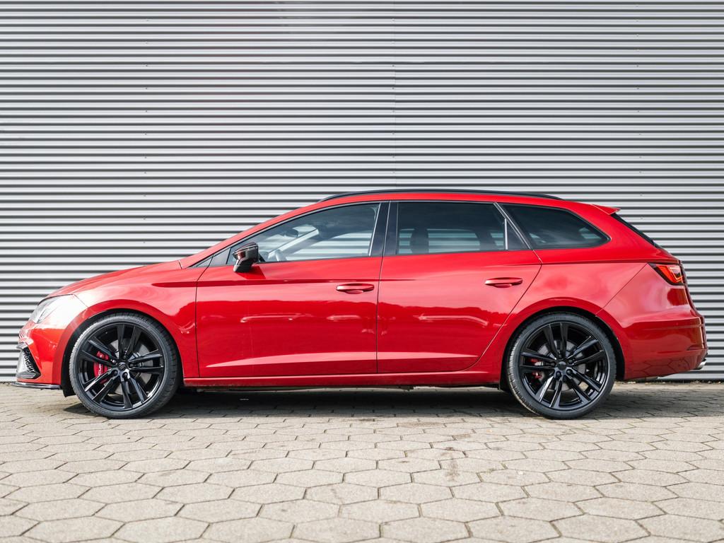 SEAT Leon ST 2.0 TSI CUPRA 300 4DRIVE PANO CAMERA SEATSOUND, Auto's, Automaat, Gebruikt, Zwart, 4 cilinders