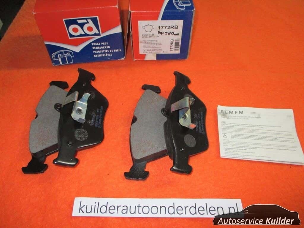 Remblokken Opel Calibra Omega B Vectra A Saab 900 2 voorzijd, -, -, Nieuw, Ophalen of Verzenden
