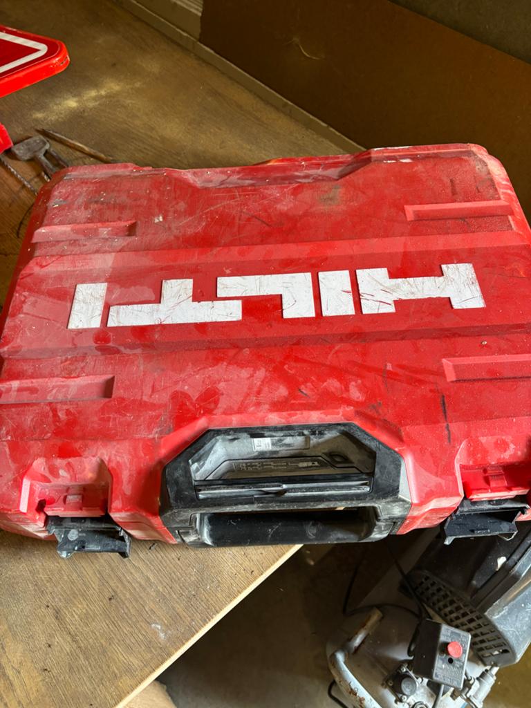 Hilti TE 6-22 Klopboormachine met stofzuiger en 2 accu's, Doe-het-zelf en Verbouw, Gereedschap | Boormachines, Boor- en/of Breekhamer