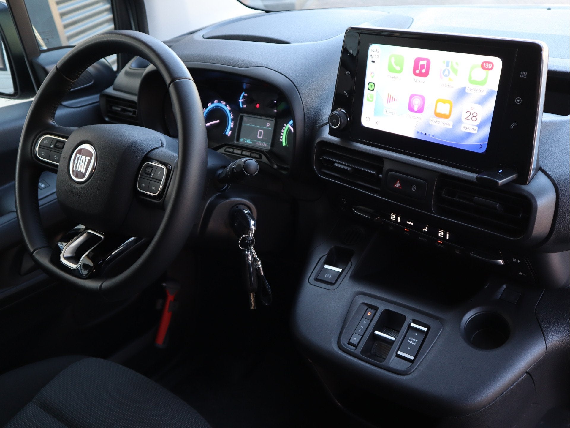 Fiat E-Doblò 136 L1 50 kWh AC+DC Snelladen - Dealer onderho, Auto's, Gebruikt, Met garantie (alle), Origineel Nederlands, 2 stoelen