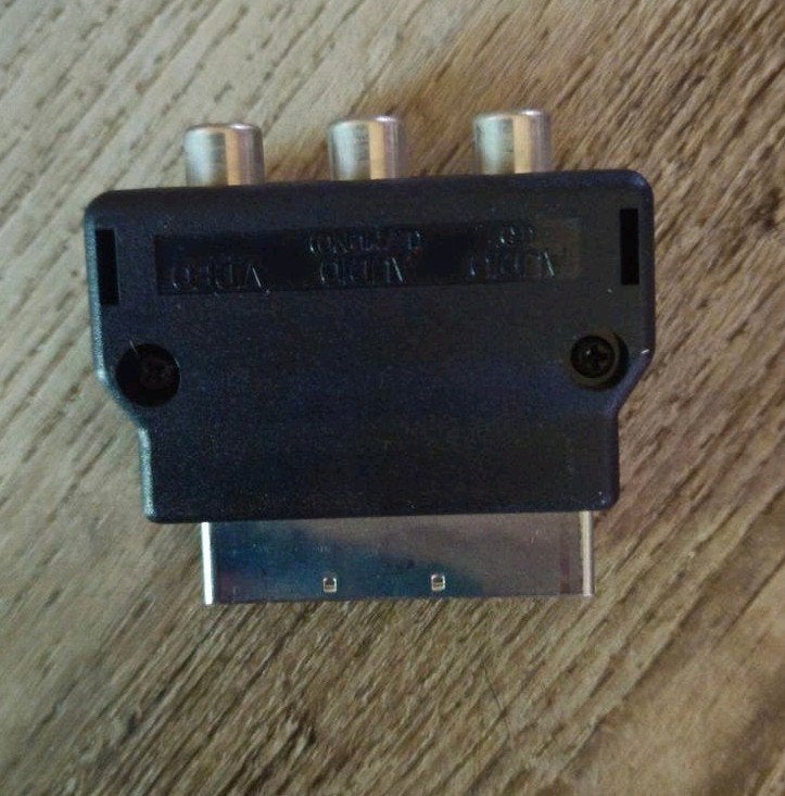Scart naar 3x RCA (tulp) adapter, Audio, Tv en Foto, Audiokabels en Televisiekabels, Ophalen of Verzenden, Gebruikt, Minder dan 2 meter