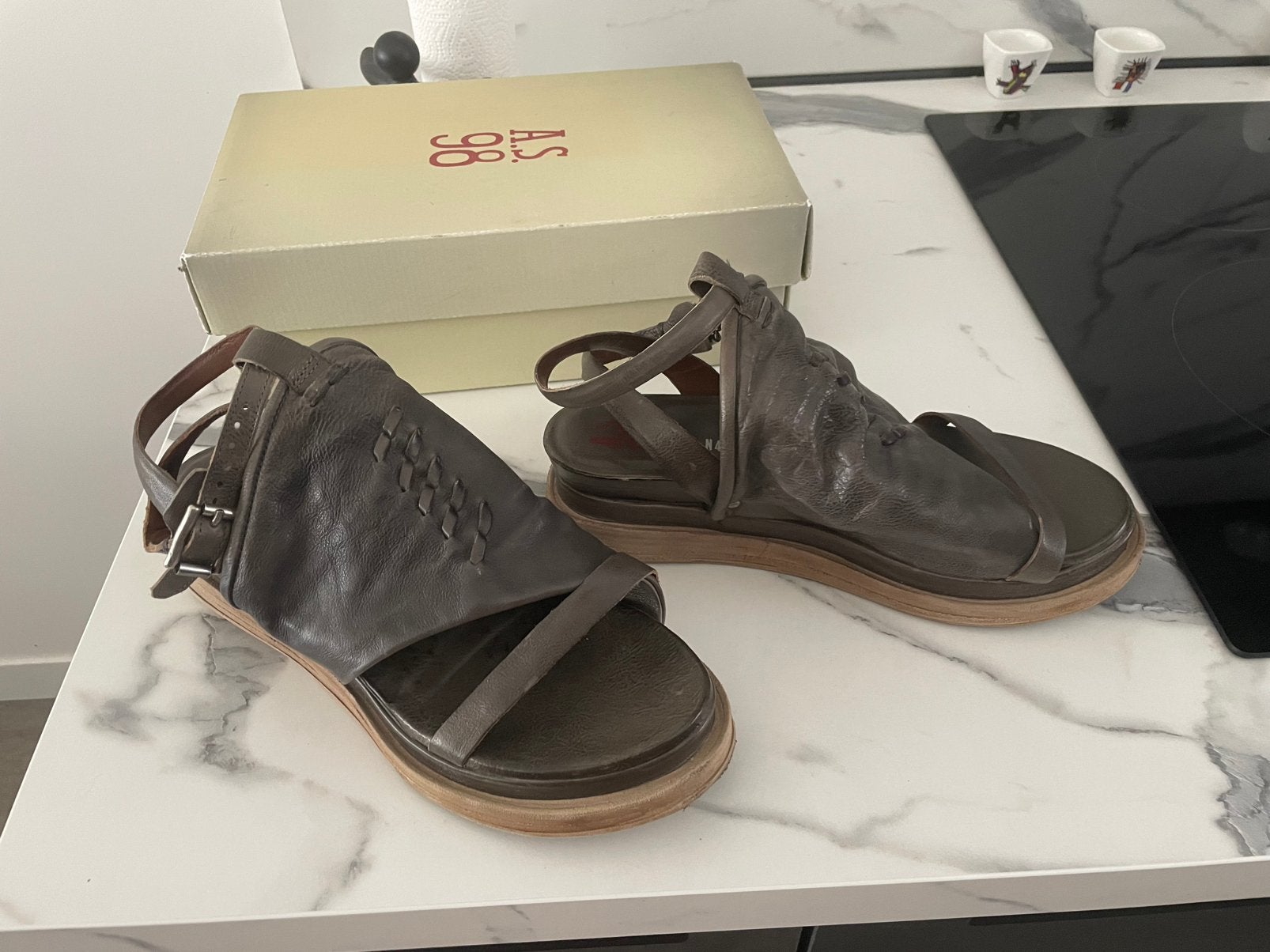 Grijze leren sandalen a.s.98 maat 40-41, Zo goed als nieuw, Grijs, Sandalen of Muiltjes, Ophalen of Verzenden